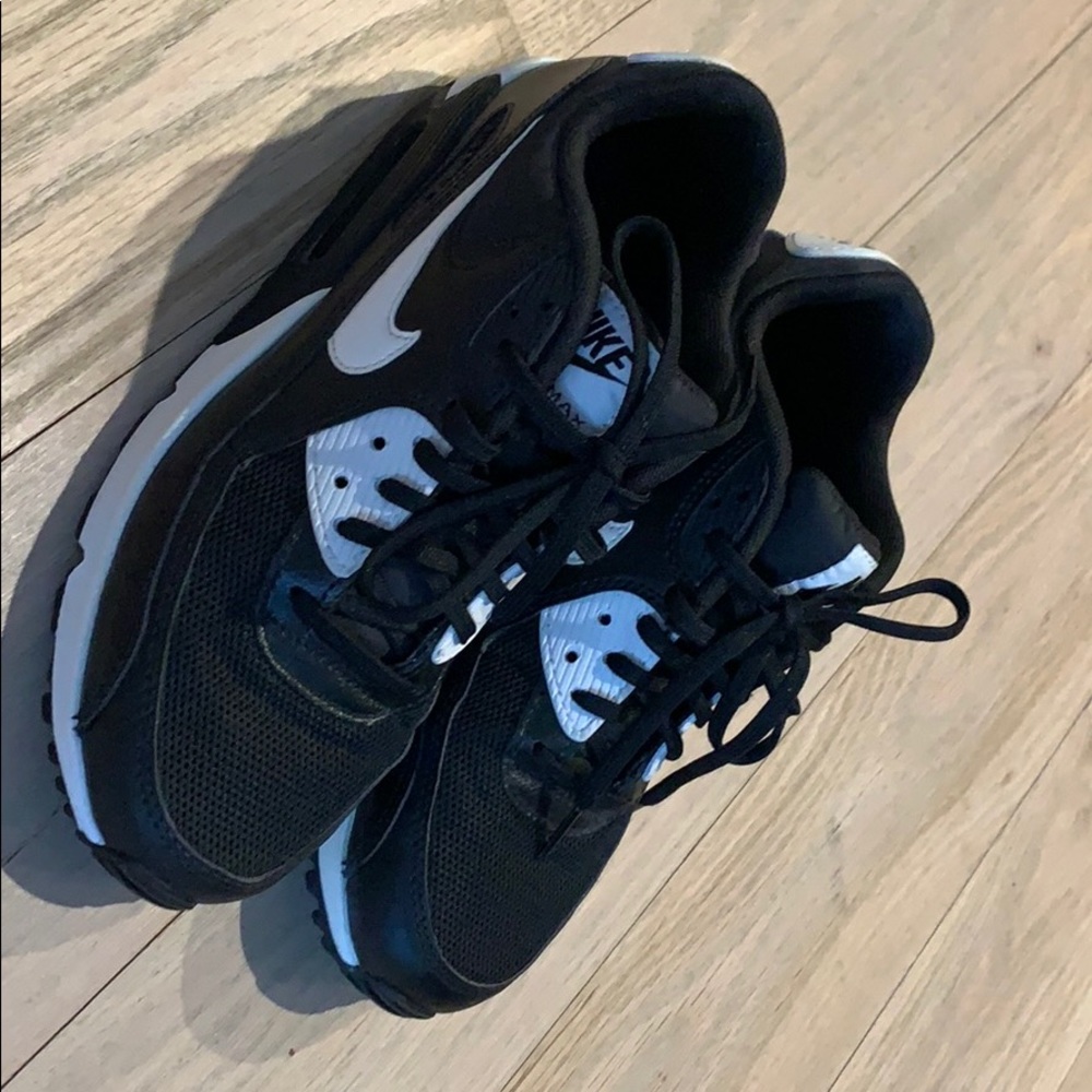 Nike Air Max- Black and White (size 8)